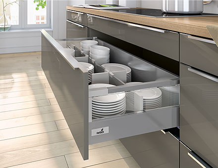Hettich-Produkte-InnoTech-Atira-440-340-8336_Hettich_Atira_Kueche_M08_Vari_silber