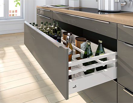Hettich-Produkte-InnoTech-Atira-440-340-8336_Hettich_Atira_Kueche_M09_Vari_weiss (1)